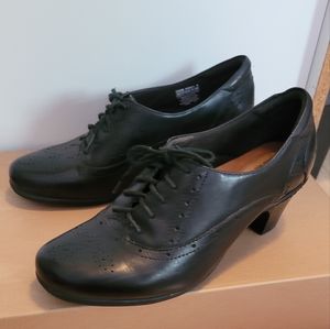 Rockport, size 7.5 lace up, black heels